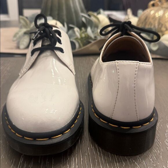 Dr. Martens White Patent Leather Glossy Lace-Up Shoes Oxfords Ladies Size 10 EUC